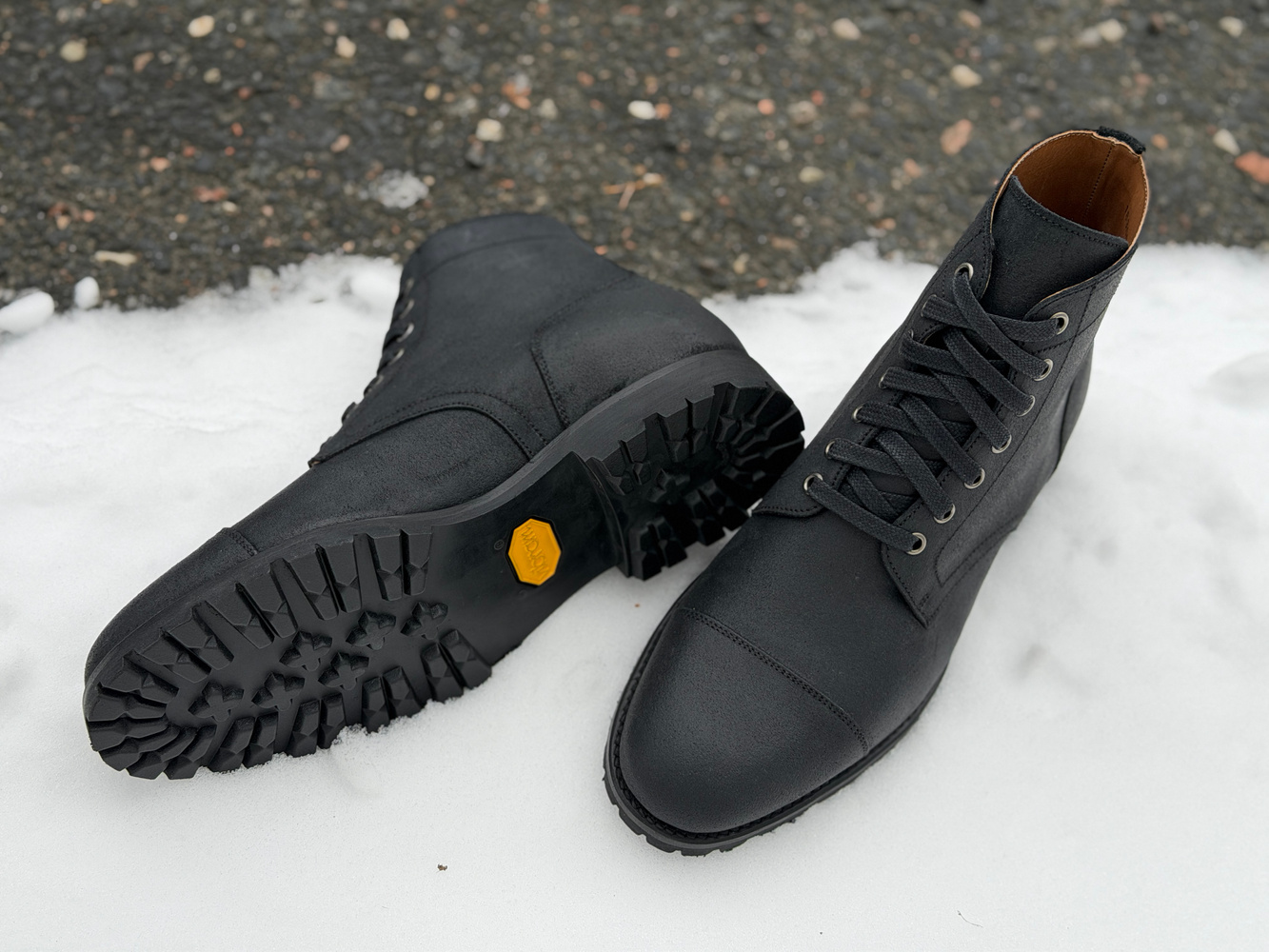 Yanko Cap toe service boot black waxy commander