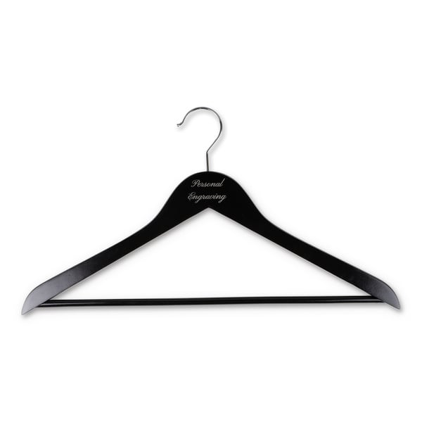 Paitahenkari musta puu kaiverruksella