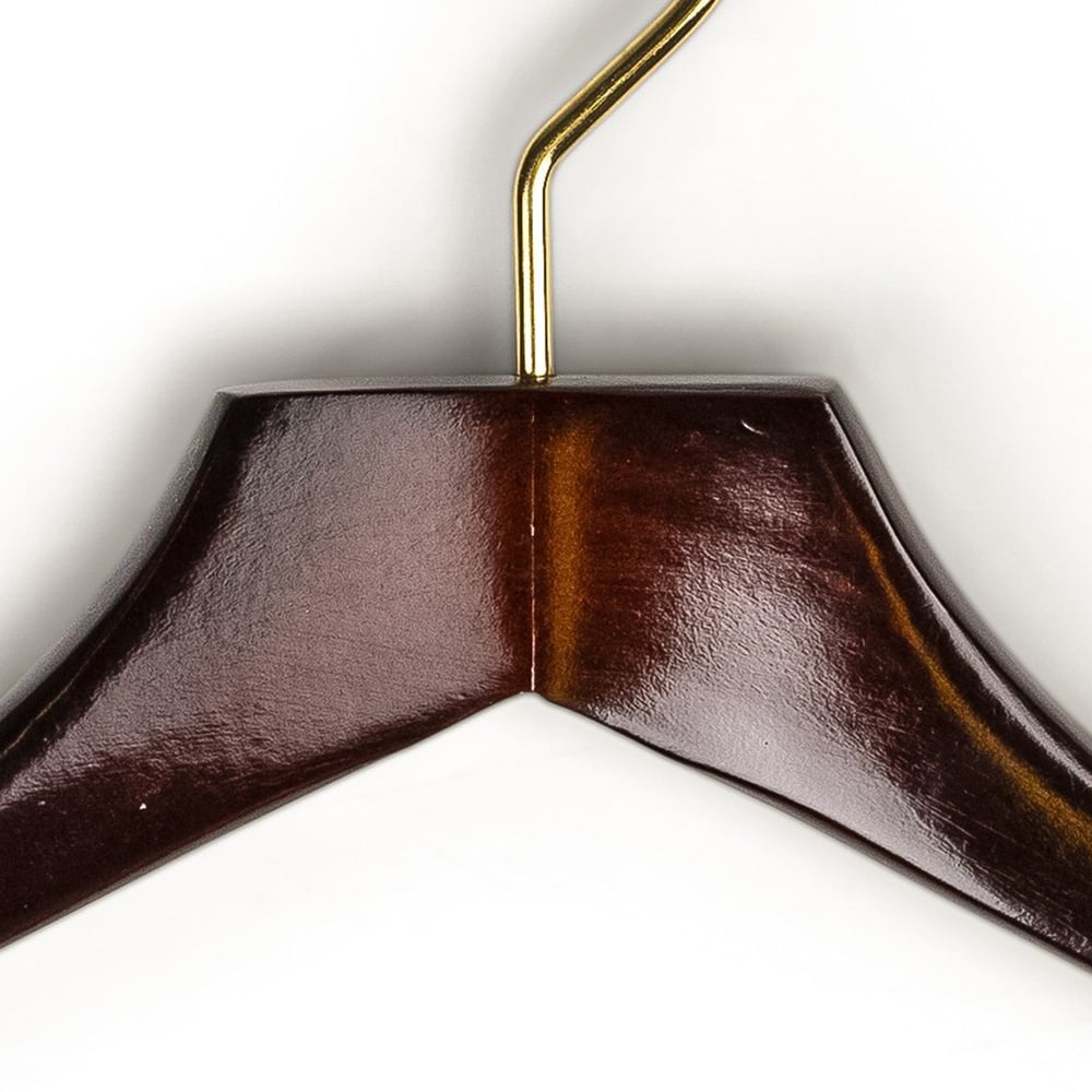 Kavajgalge mörkt trä utan byxstång med gravyr