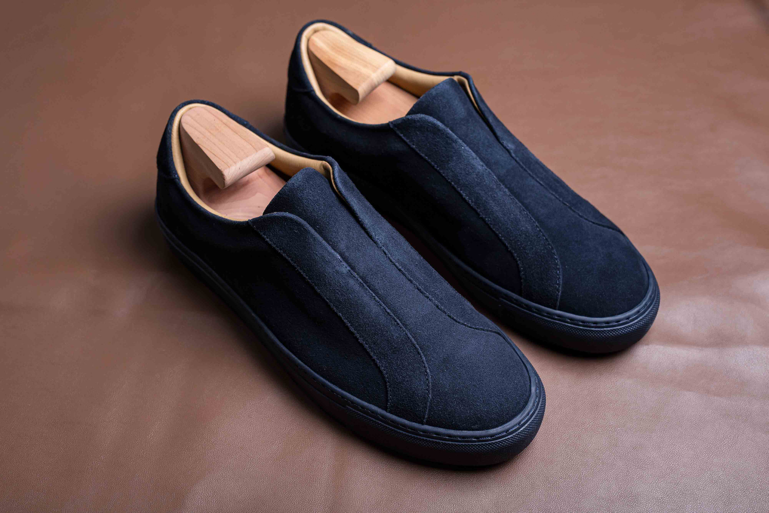 Skolyx Premium laceless sneakers mørkeblå semsket skinn med mørkeblå såle
