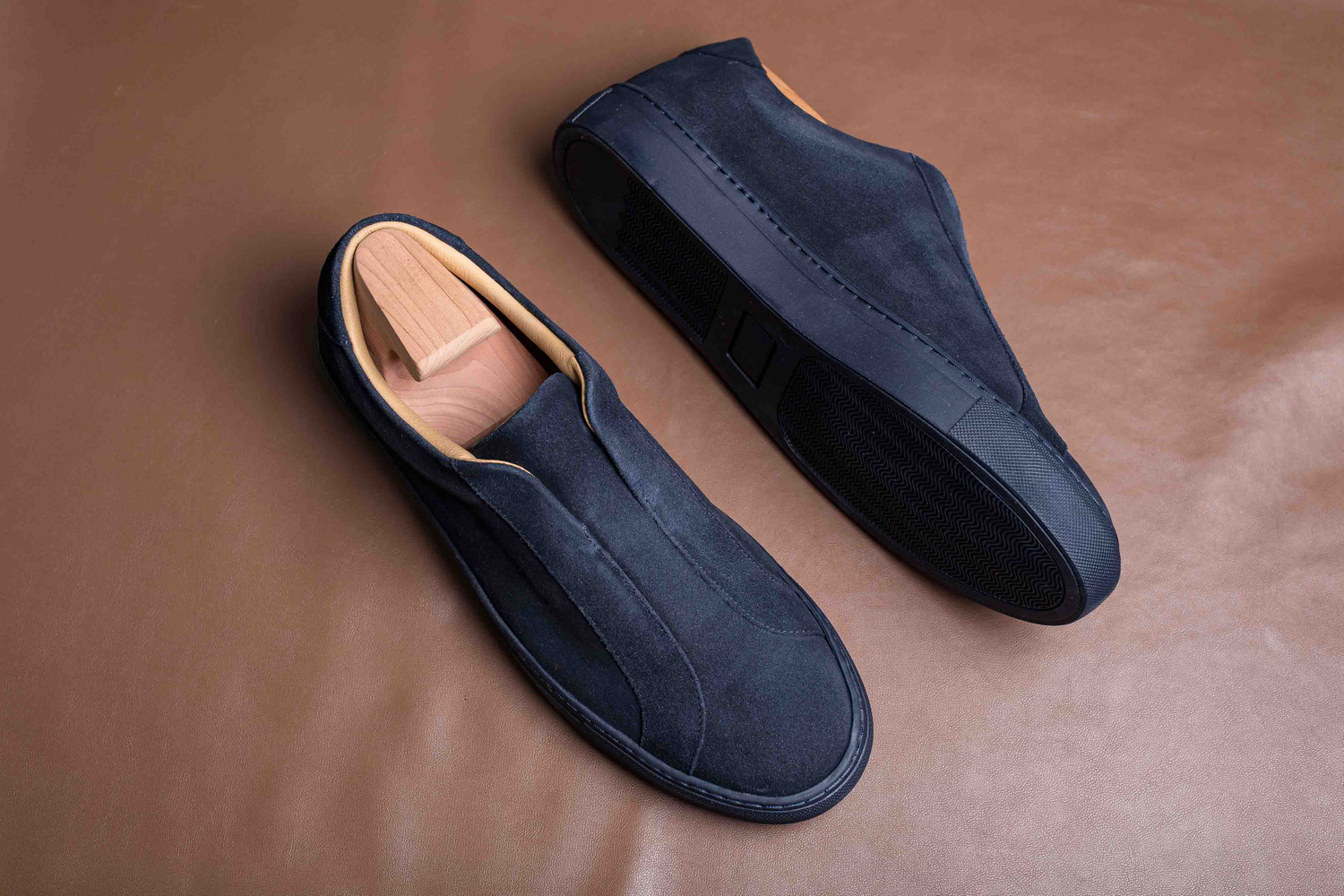 Skolyx Premium laceless sneakers mørkeblå semsket skinn med mørkeblå såle