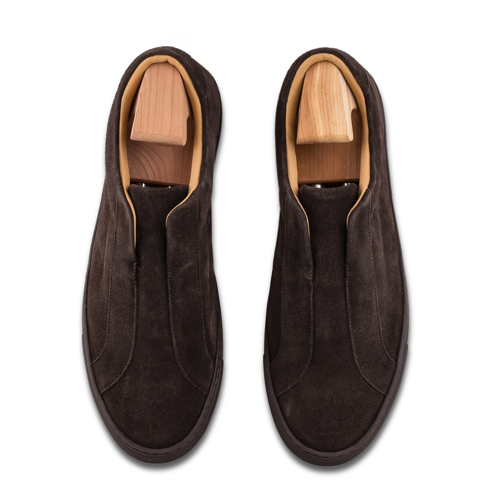 Skolyx Premium laceless Sneaker aus dunkelbraunem Veloursleder mit dunkler Sohle