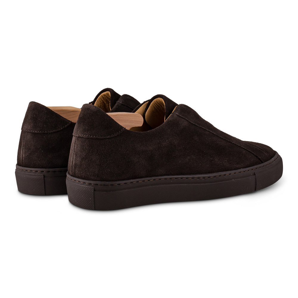 Skolyx Premium laceless Sneaker aus dunkelbraunem Veloursleder mit dunkler Sohle