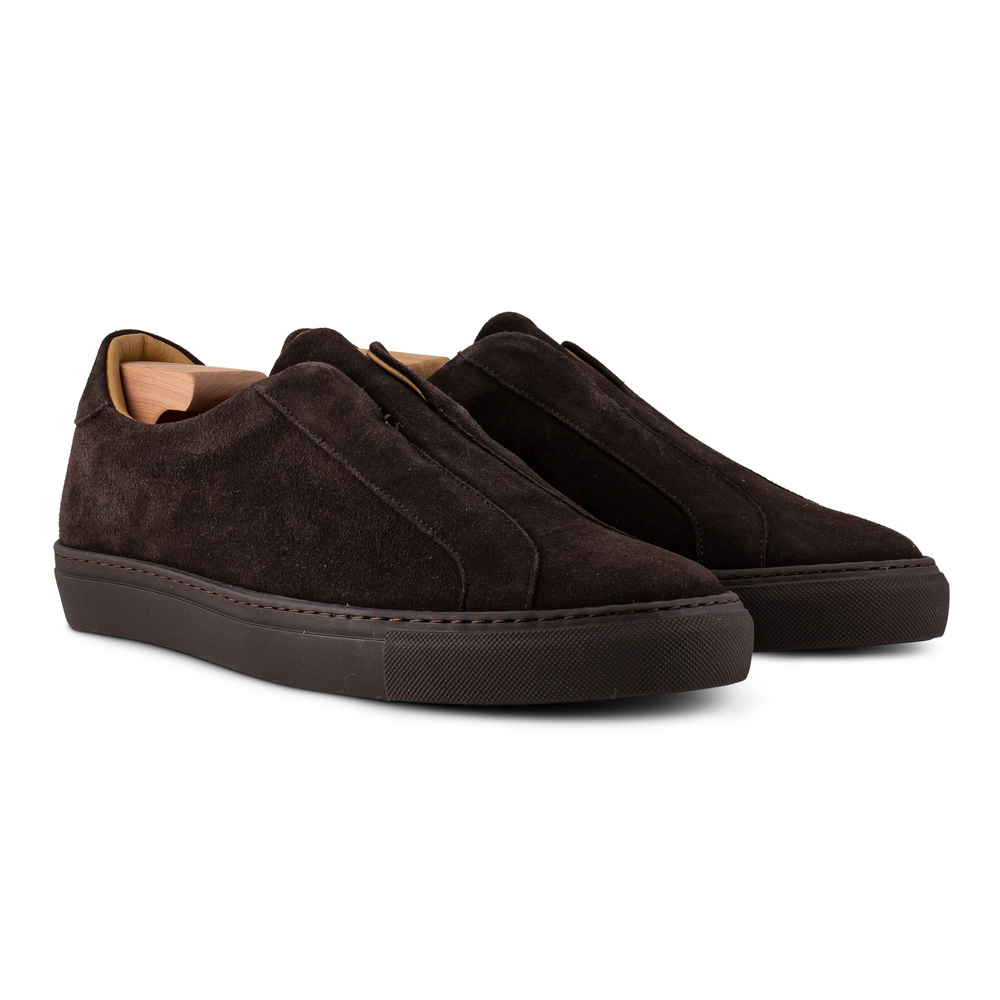 Skolyx Premium laceless Sneaker aus dunkelbraunem Veloursleder mit dunkler Sohle