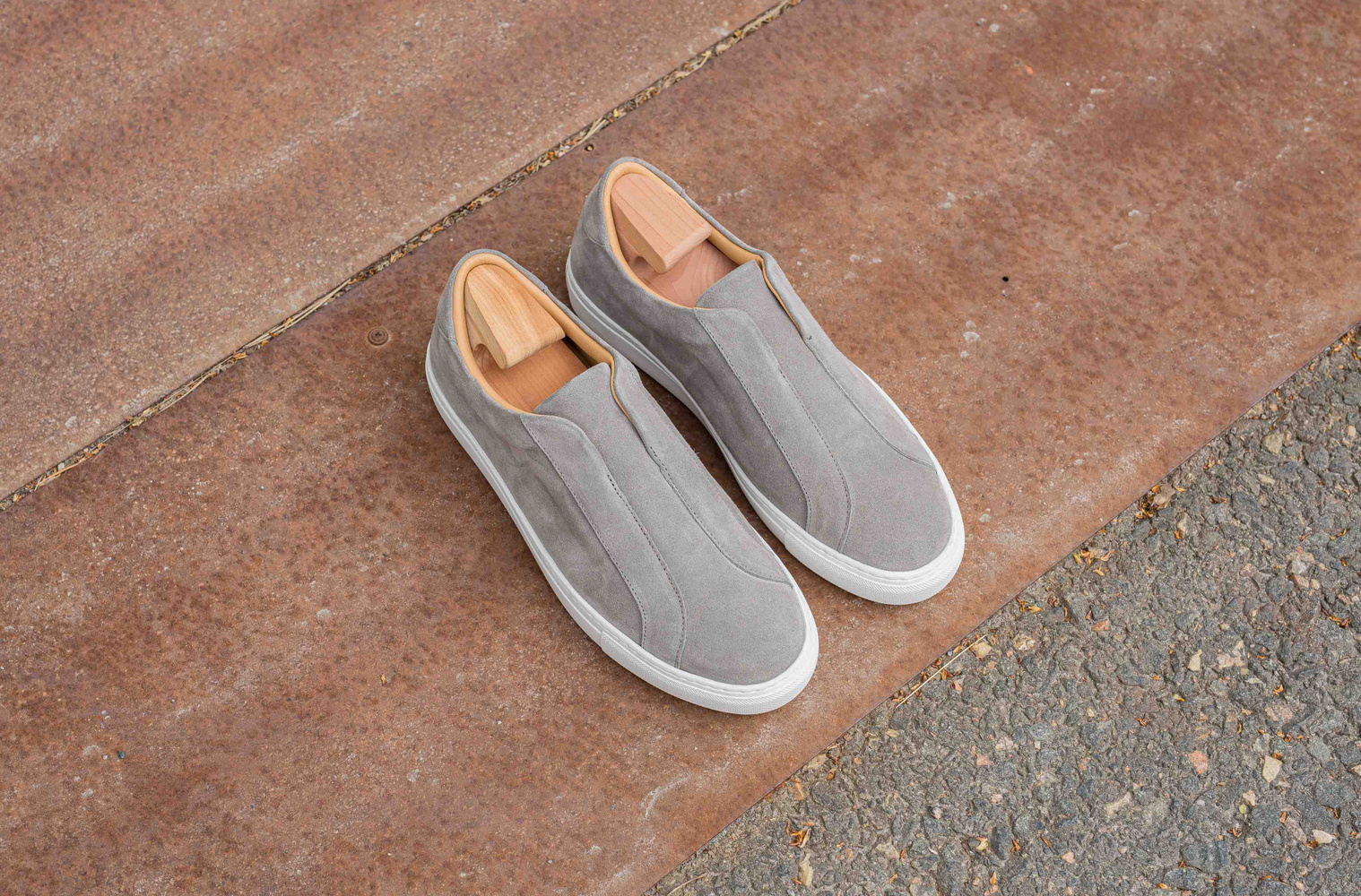 Skolyx Premium laceless Sneaker hellgrauem Veloursleder
