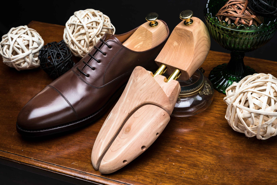 Shoe trees in cedar wood | Experts on shoe care | Skolyx