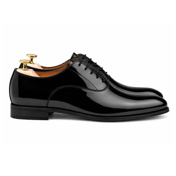 Skolyx richelieu de smoking noir en cuir verni à bout uni