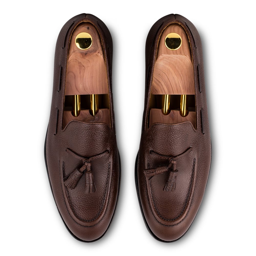Skolyx Tassel Loafer in dark brown grain