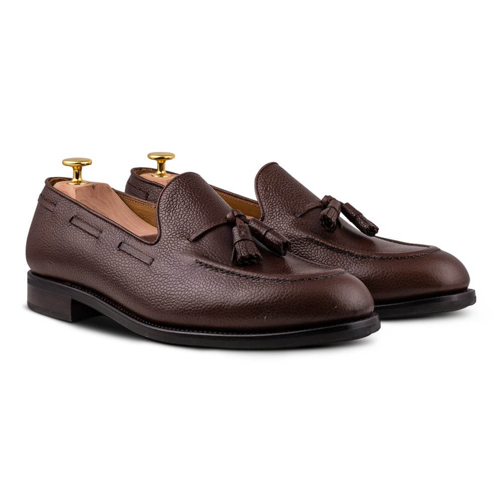 Skolyx Tassel Loafer in dark brown grain