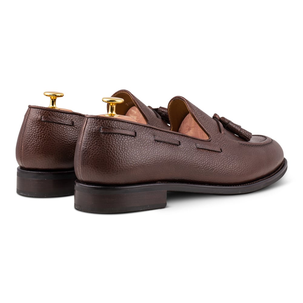 Skolyx Tassel Loafer in dark brown grain