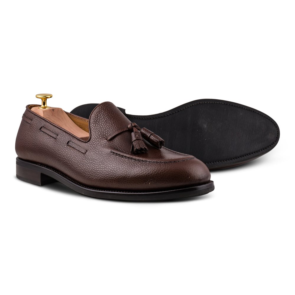 Skolyx Tassel Loafer in dark brown grain