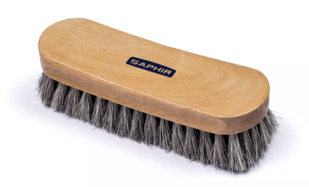 Große Saphir-Schuhbürste