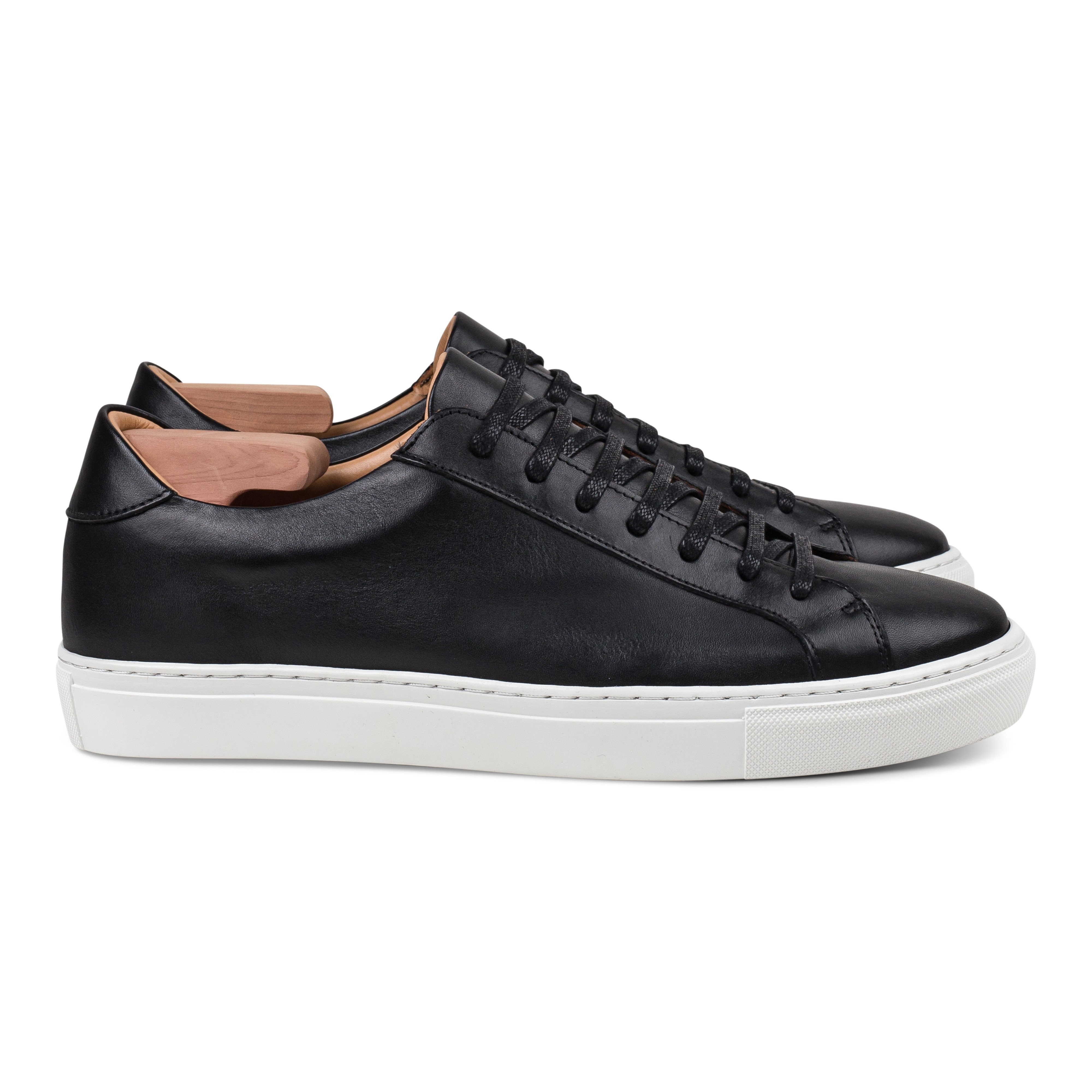 Skolyx Premium sneaker in schwarz leder mit weißer Sohle