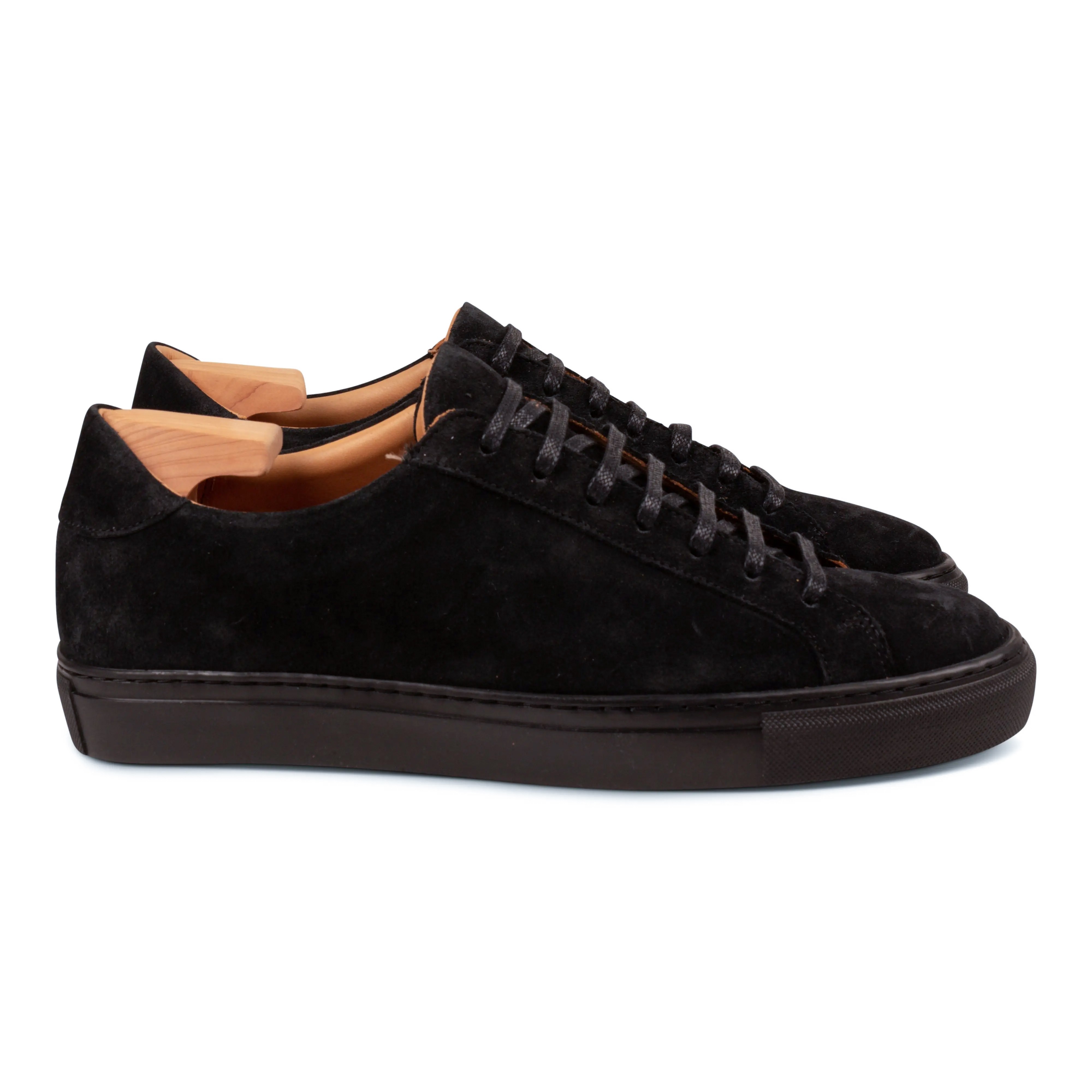 Skolyx Premium Sneaker aus schwarzem Wildleder mit schwarzem Sohle